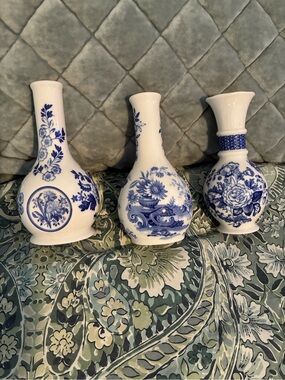 Spode L0906 Blue and White Floral Porcelain Bud Vase Trio- Classic Home Accent